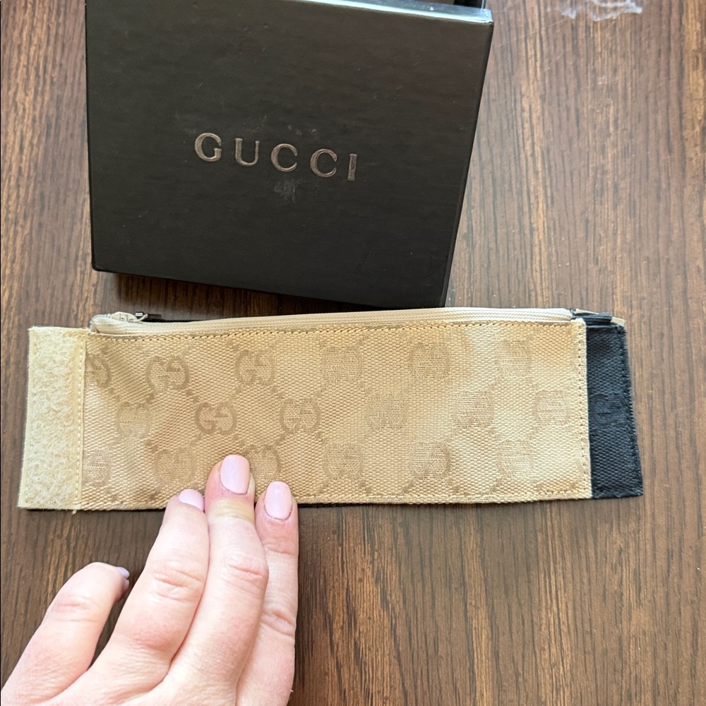 Gucci Beige Wristband Wallet - Picture 10 of 11